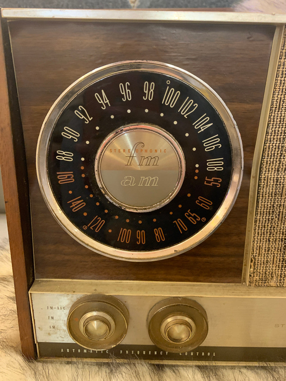 Vintage Zenith AM/FM Radio Model MJ1035