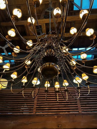 Vintage Williamsburg Style Spanish Brass 2 Tier Spider Arm Chandelier
