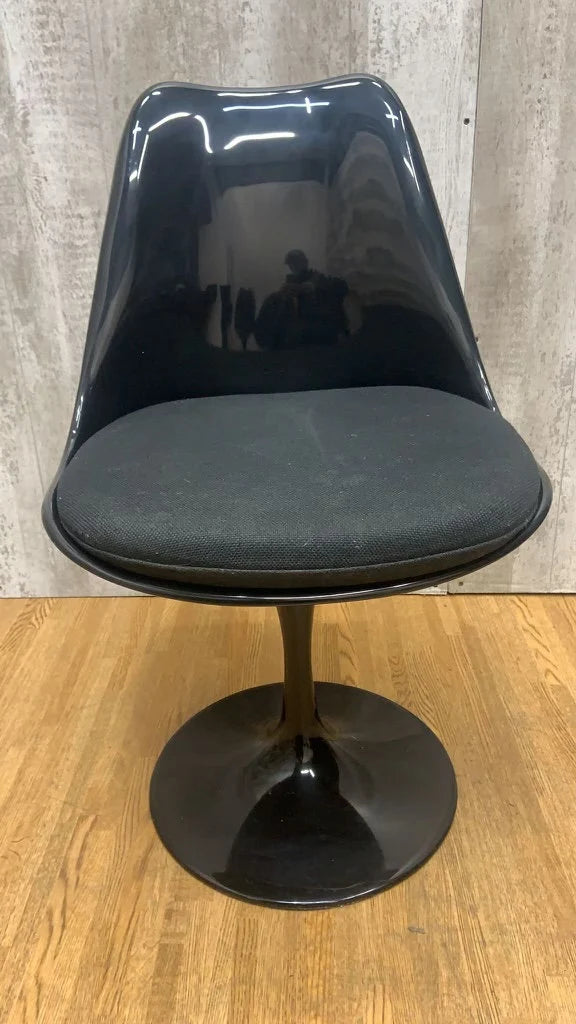 Mid Century Modern Black Swivel Tulip Dining Chairs - Set of 2