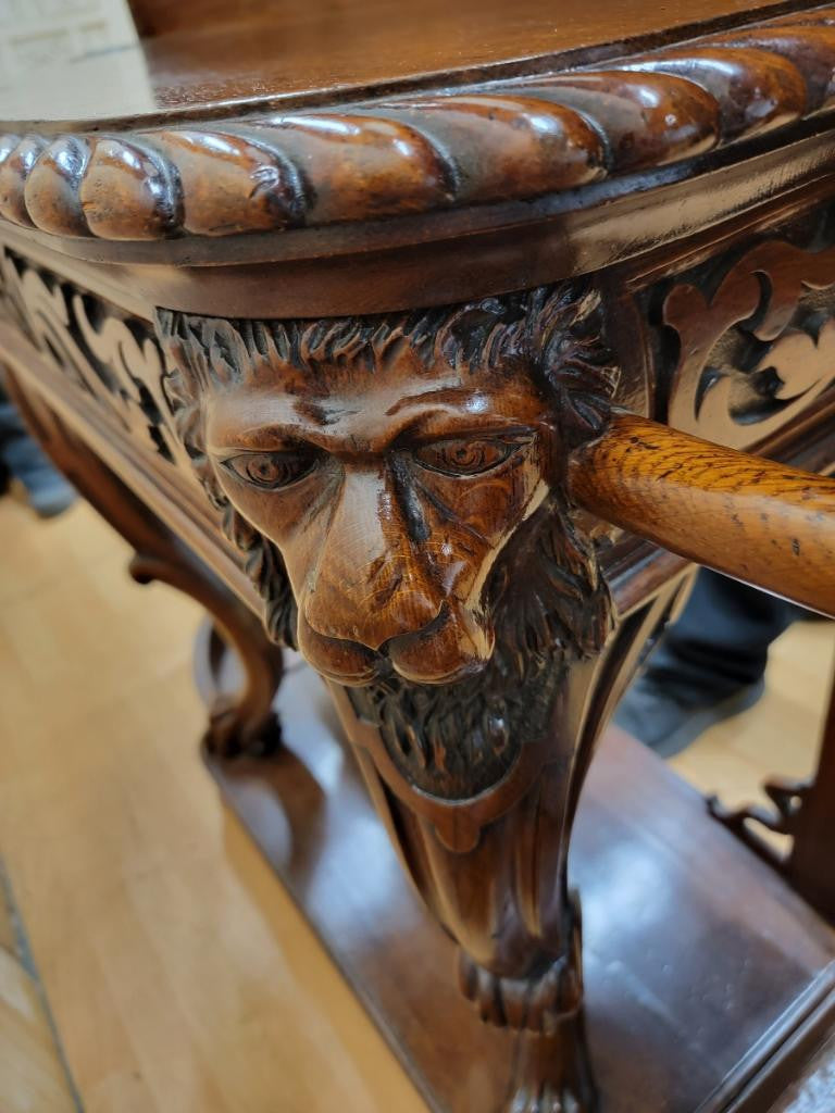 Antique Quarter-Sawn Oak Carved Figural Lion's Head Mirrored Hall Tree