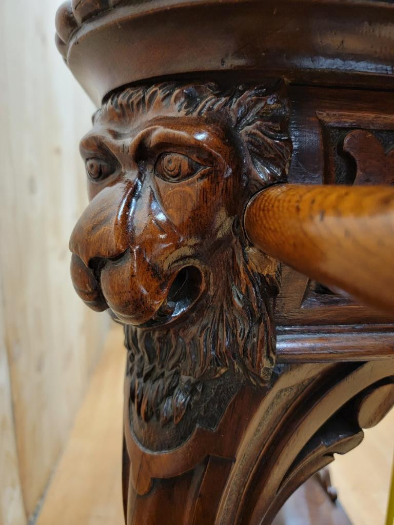 Antique Quarter-Sawn Oak Carved Figural Lion's Head Mirrored Hall Tree