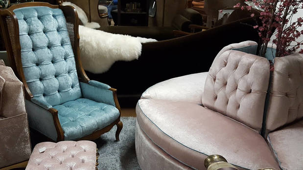 Unlocking the Charm: Why Vintage Sofas and Chairs Are Timeless Pieces