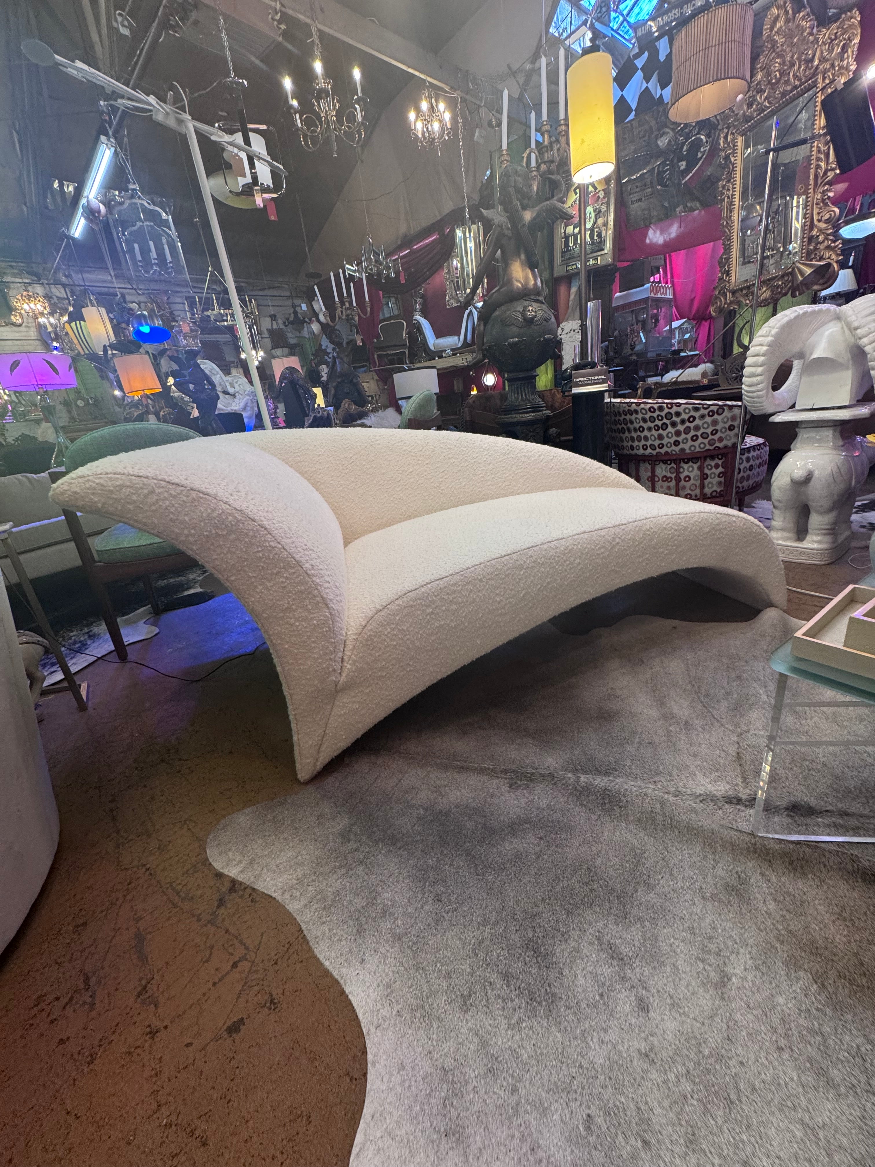 Vintage Postmodern Vladimir Kagan Marilyn Sculptural Chaise Lounge For Directional Newly Upholstered in Boucle