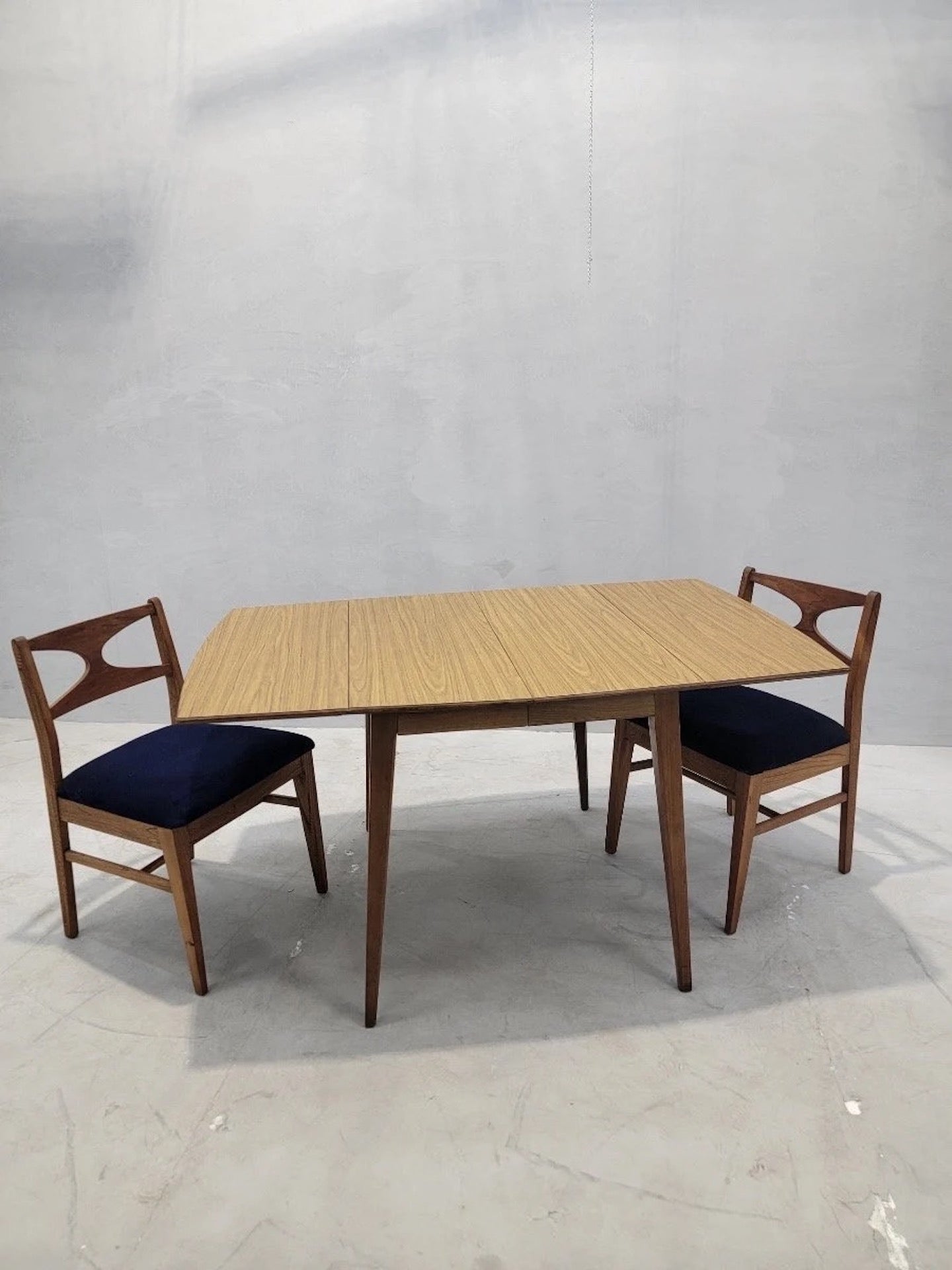 Mid Century Modern Walnut Drop Leaf Dining Table and 6 Chairs Newly Upholstered by Broyhill Brasilia - 10 Piece Set