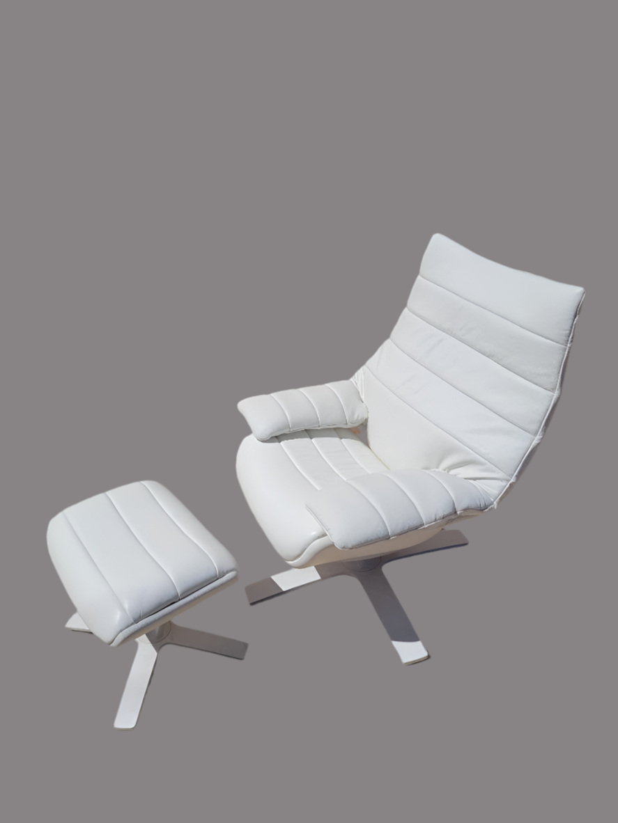 Modern Italian Quilted Re-Vive Lounge Chair and Ottoman By Natuzzi Newly Upholstered in White Leather - Set of 2