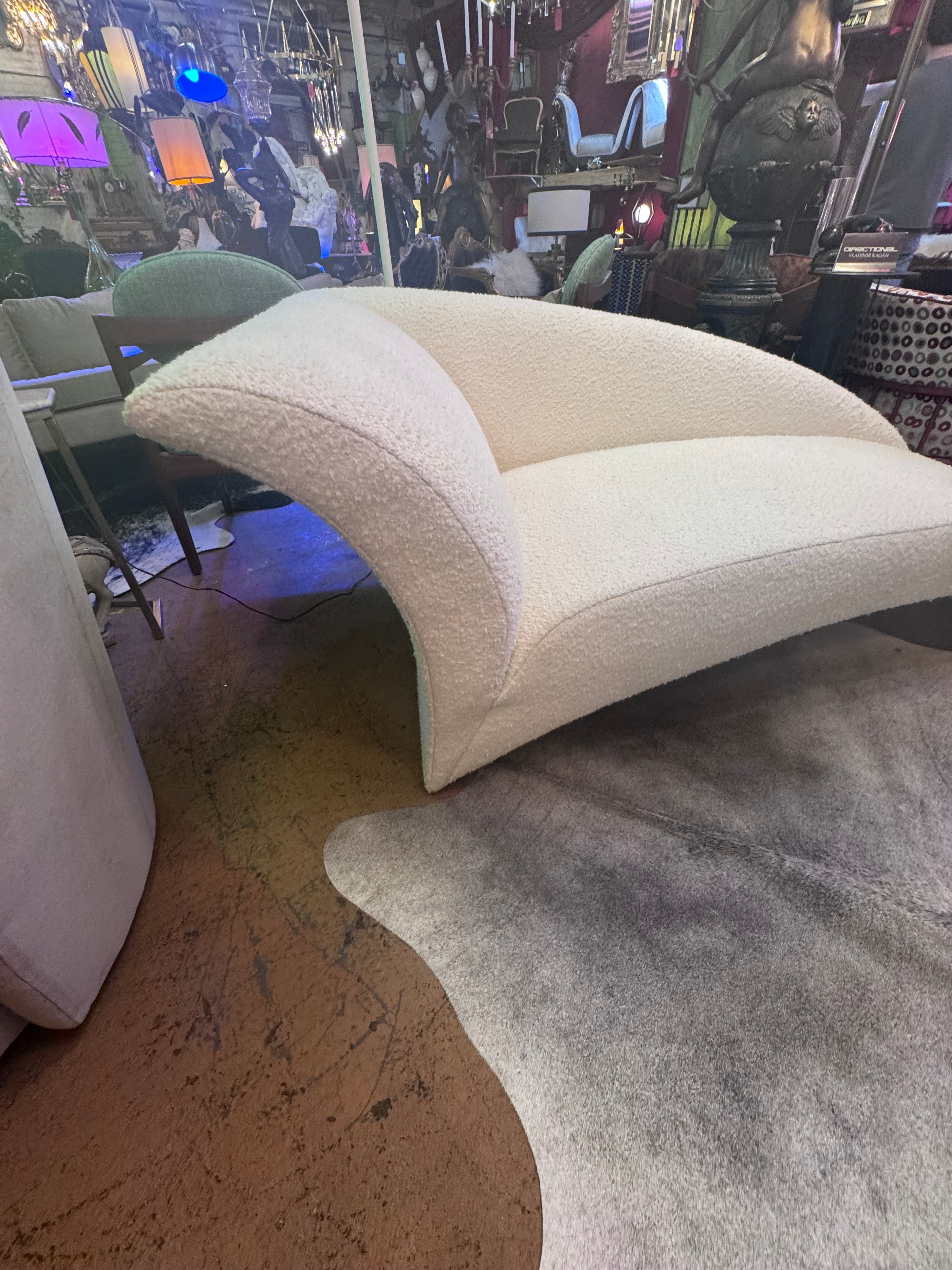 Vintage Postmodern Vladimir Kagan Marilyn Sculptural Chaise Lounge For Directional Newly Upholstered in Boucle