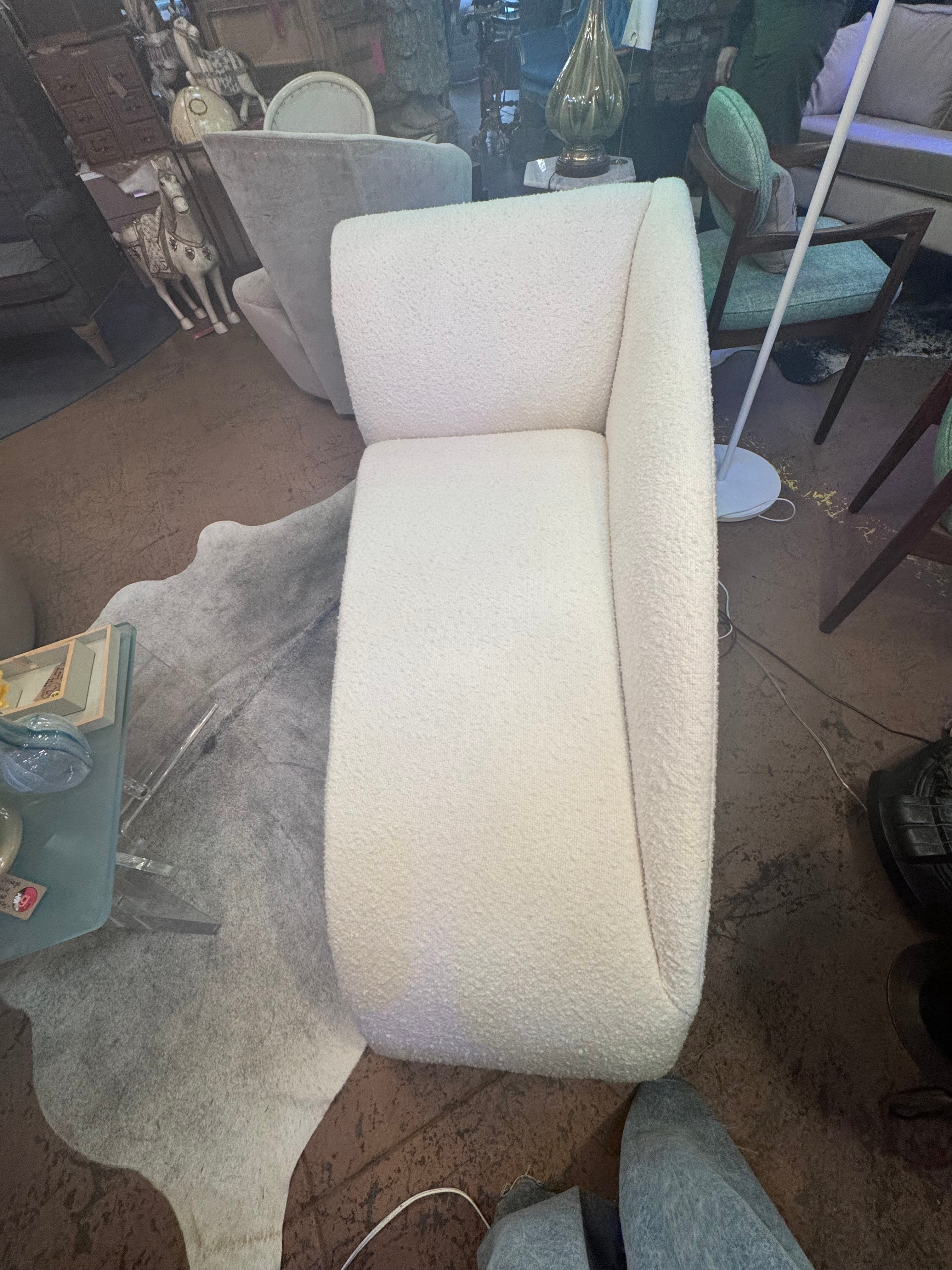 Vintage Postmodern Vladimir Kagan Marilyn Sculptural Chaise Lounge For Directional Newly Upholstered in Boucle