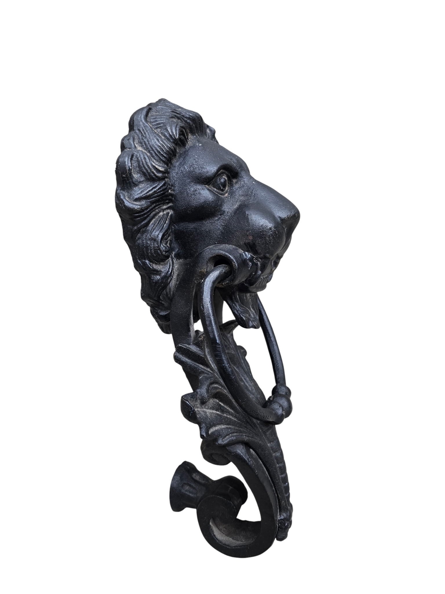 Traditional Lion Head Door Knocker in Cast Iron