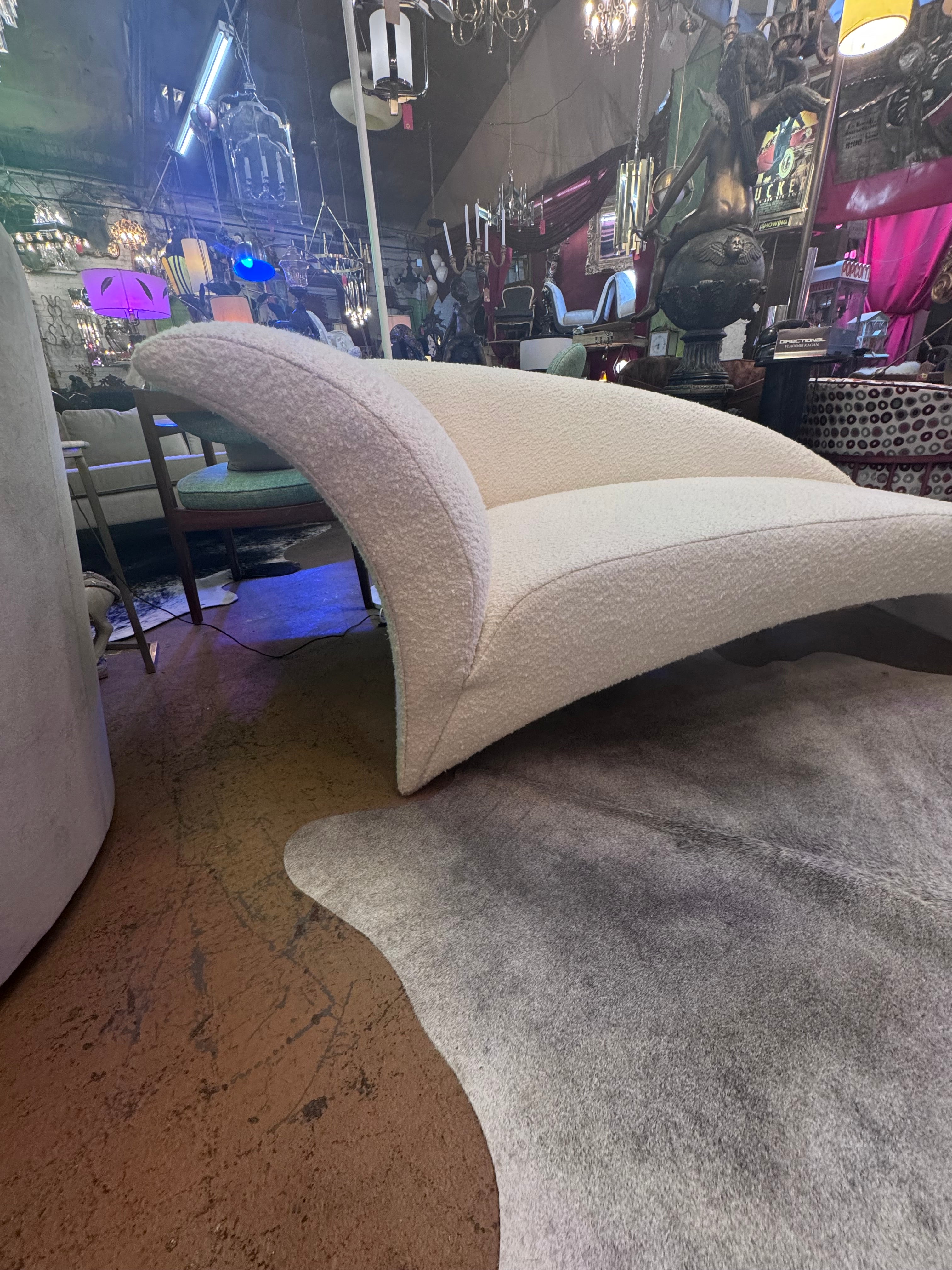 Vintage Postmodern Vladimir Kagan Marilyn Sculptural Chaise Lounge For Directional Newly Upholstered in Boucle