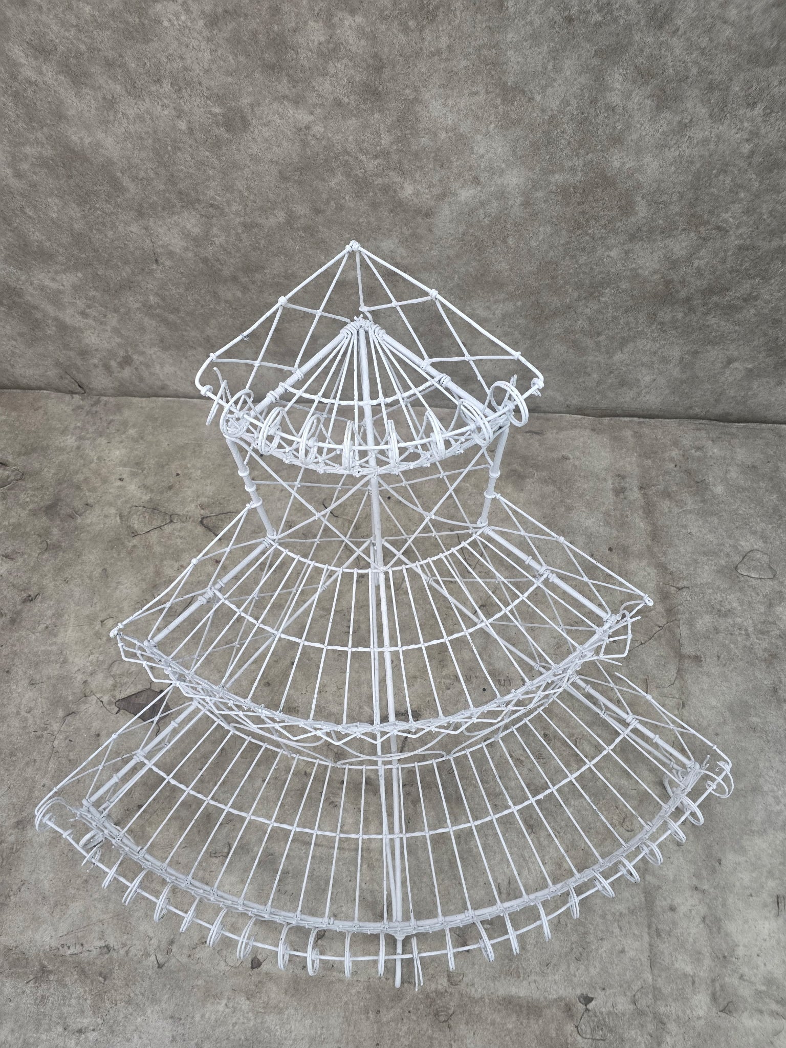 Vintage Victorian Style White Wire Garden Corner Shelf Display Stand