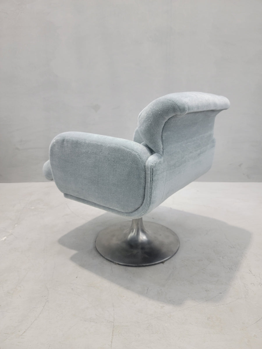 Mid-Century Modern Swivel Tulip Base Stendig Lounge & Atomic Styled Ottoman Newly Upholstered in Plush French-Blu Italian Mohair