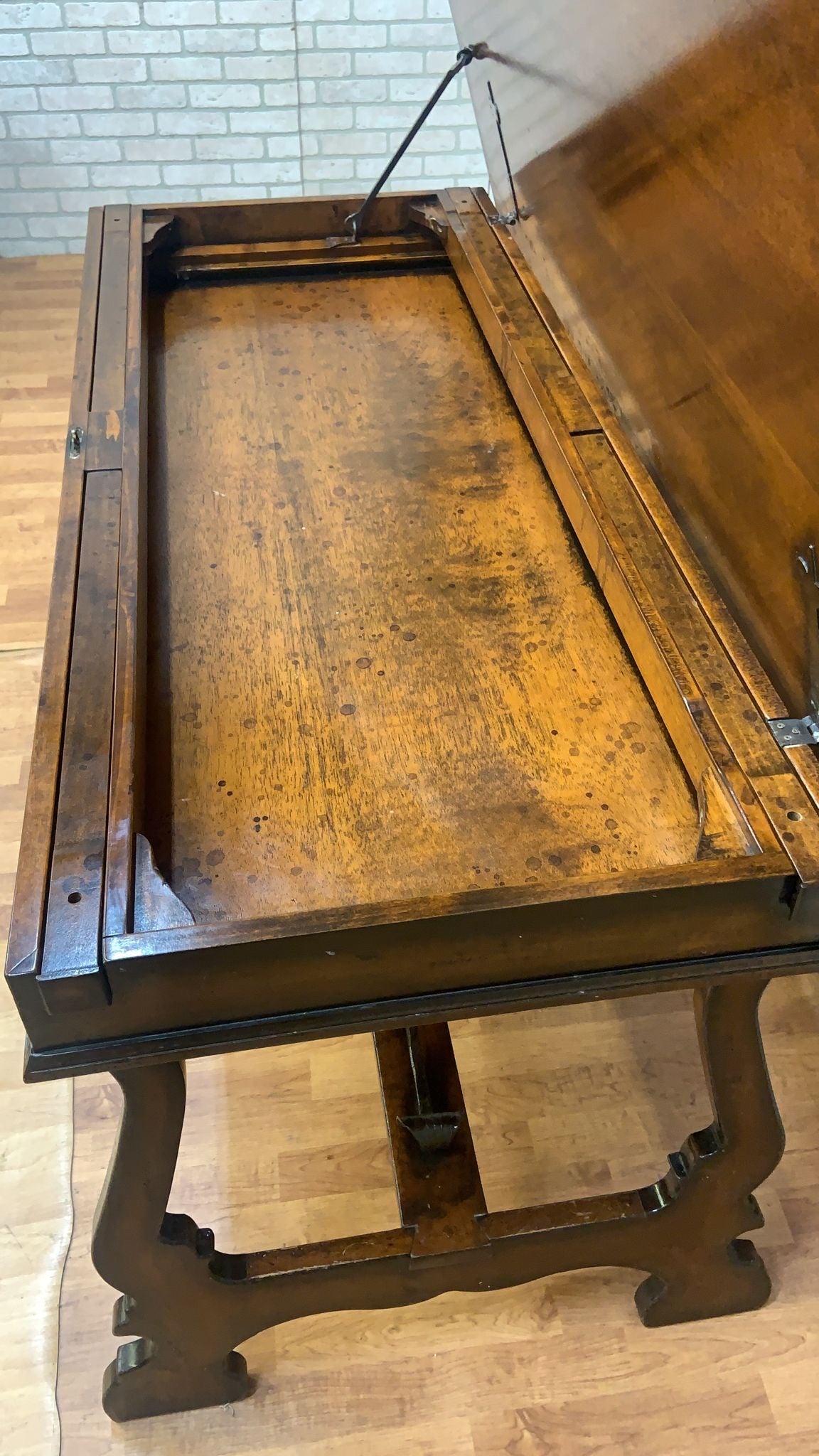 Marchetti – Hand Made in Italy Inlaid Walnut Extending Dining Table