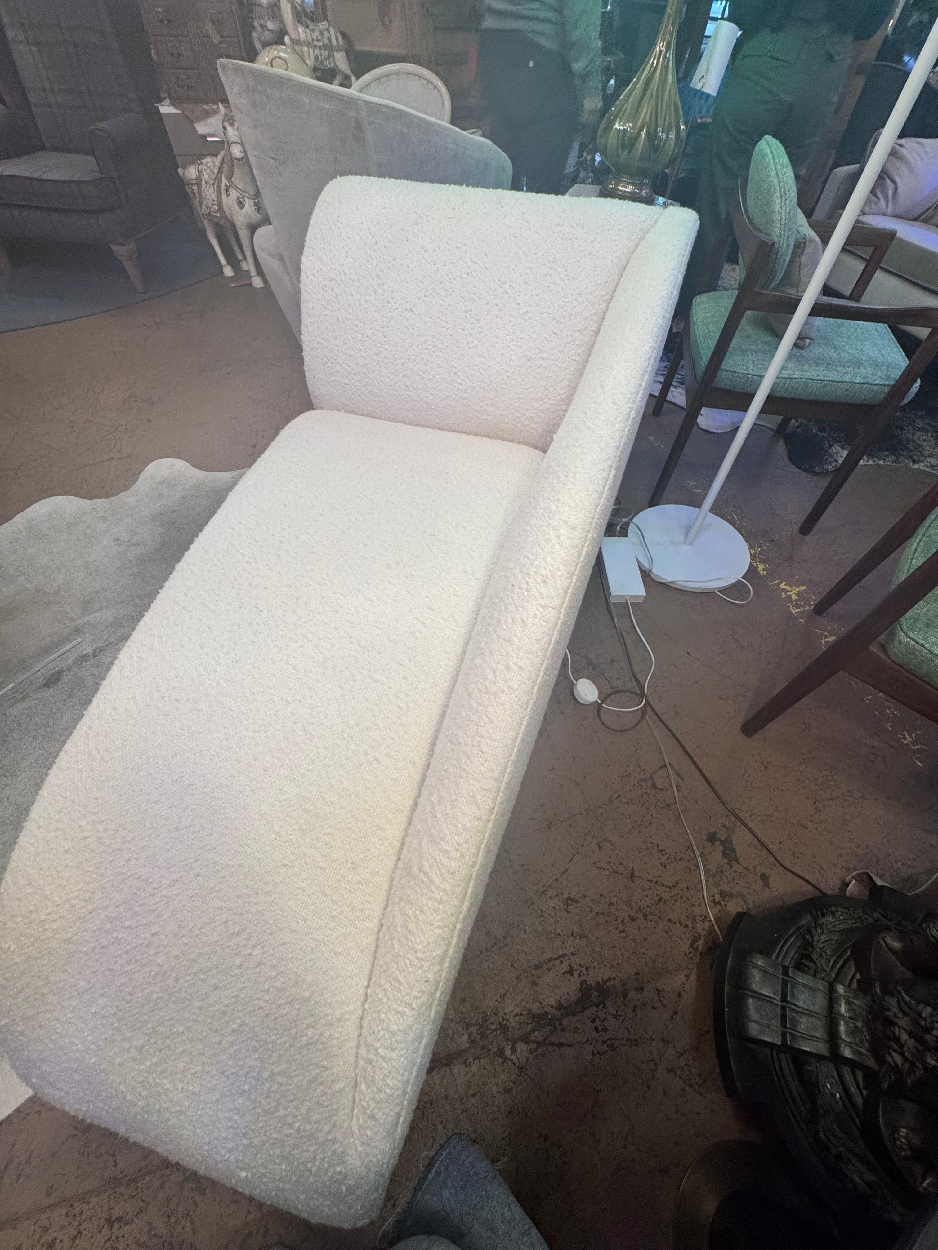 Vintage Postmodern Vladimir Kagan Marilyn Sculptural Chaise Lounge For Directional Newly Upholstered in Boucle