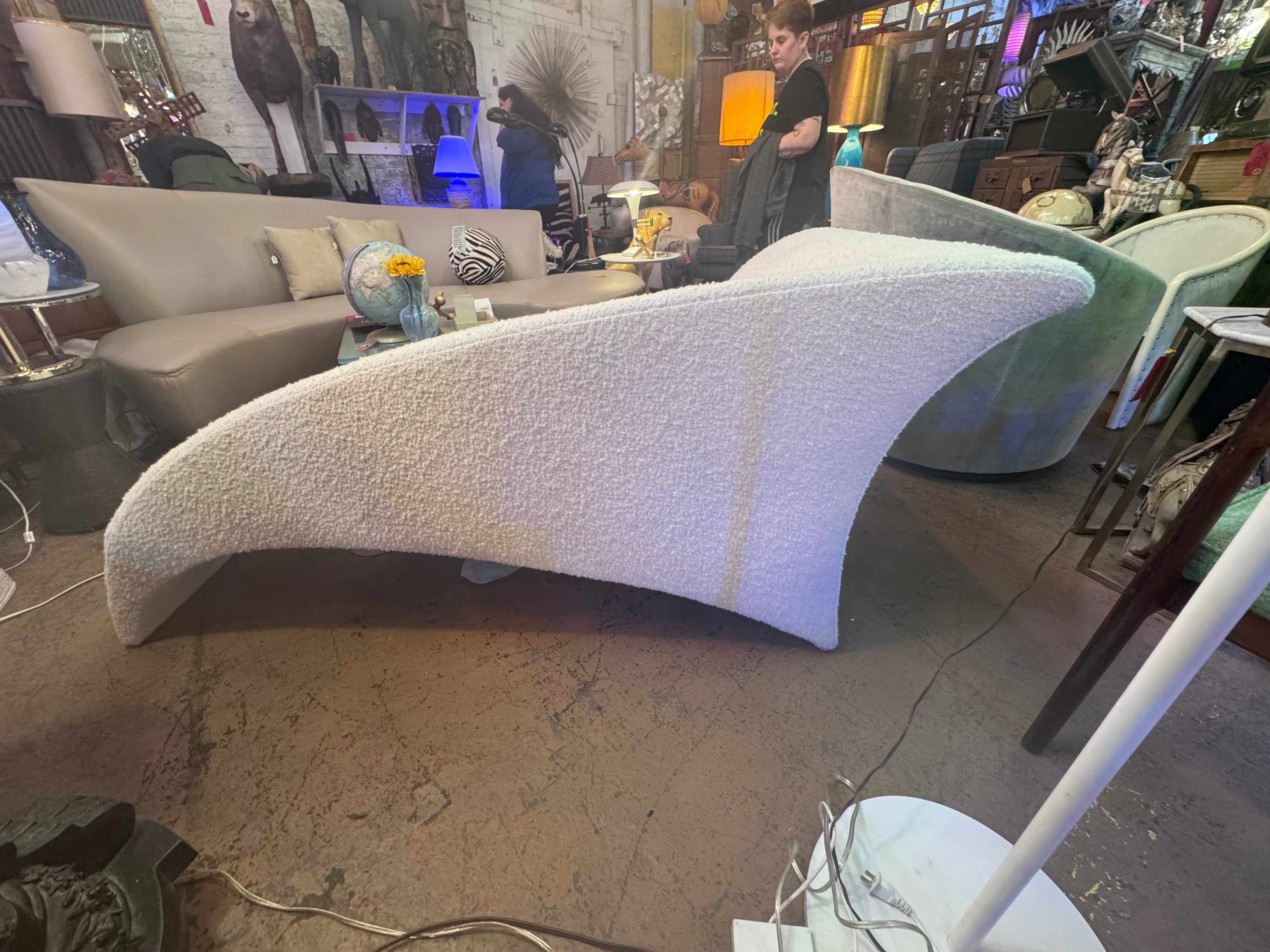 Vintage Postmodern Vladimir Kagan Marilyn Sculptural Chaise Lounge For Directional Newly Upholstered in Boucle