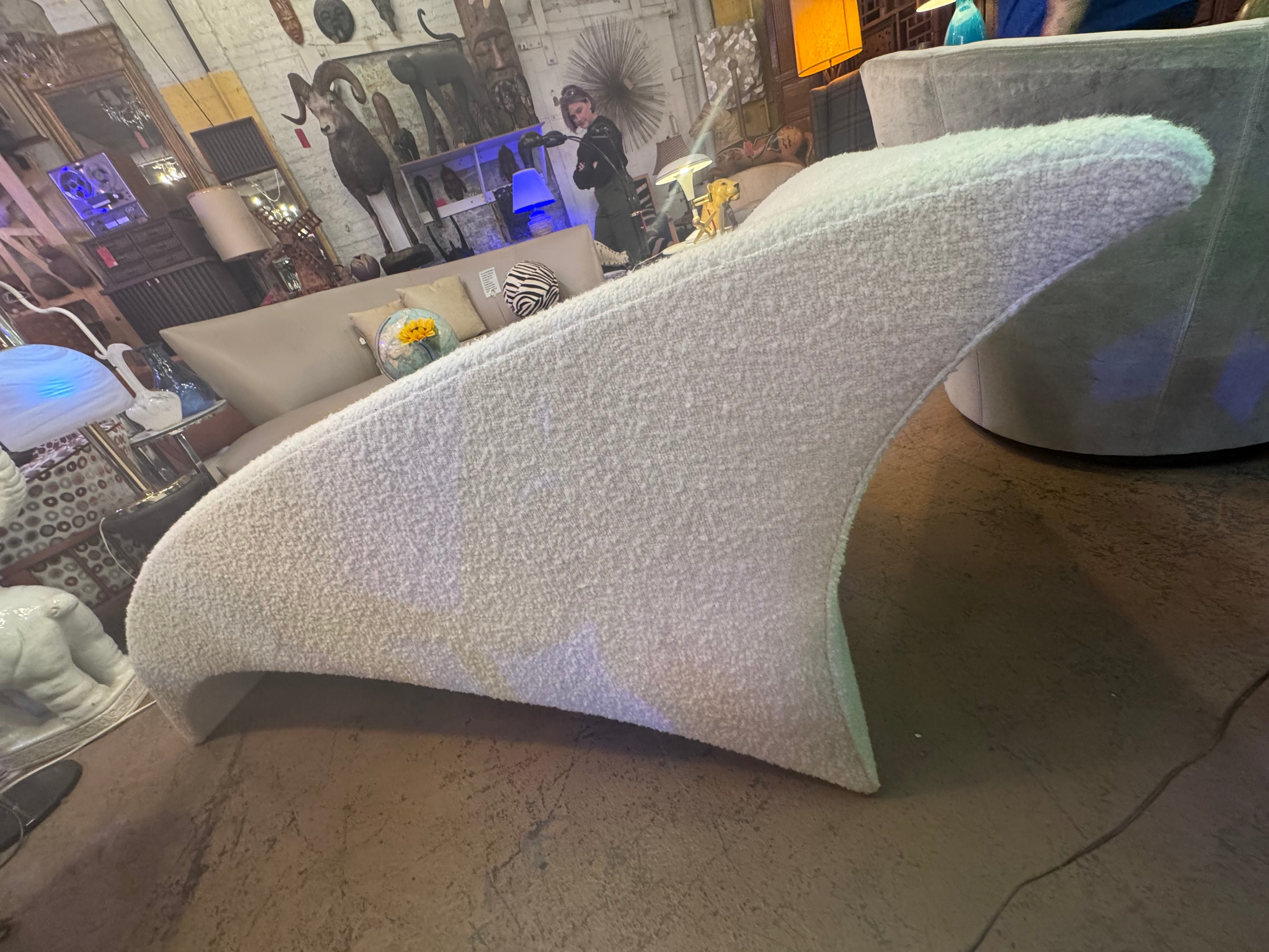 Vintage Postmodern Vladimir Kagan Marilyn Sculptural Chaise Lounge For Directional Newly Upholstered in Boucle