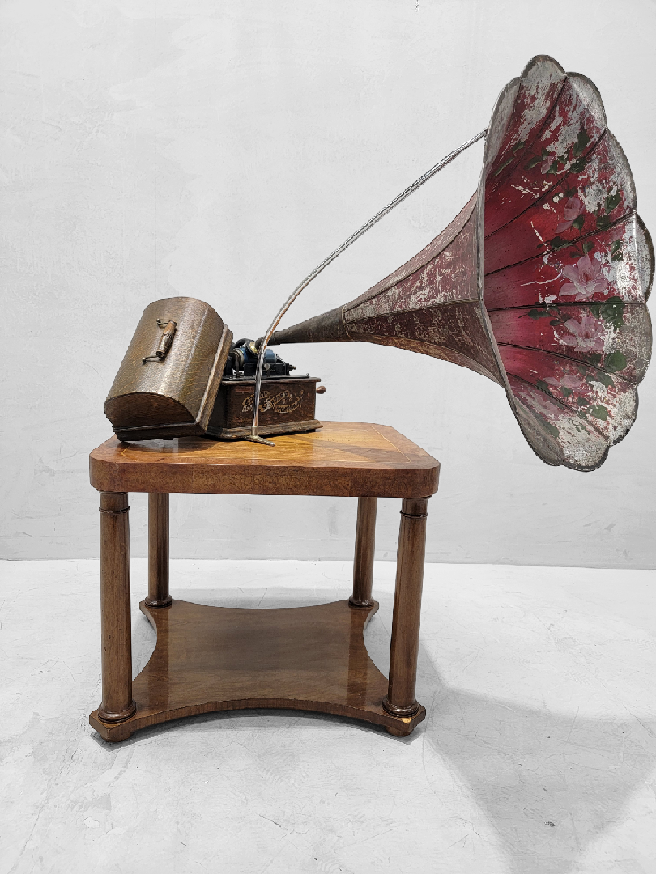 Antique Thomas Edison Phonograph / Gramophone with Horn Floral