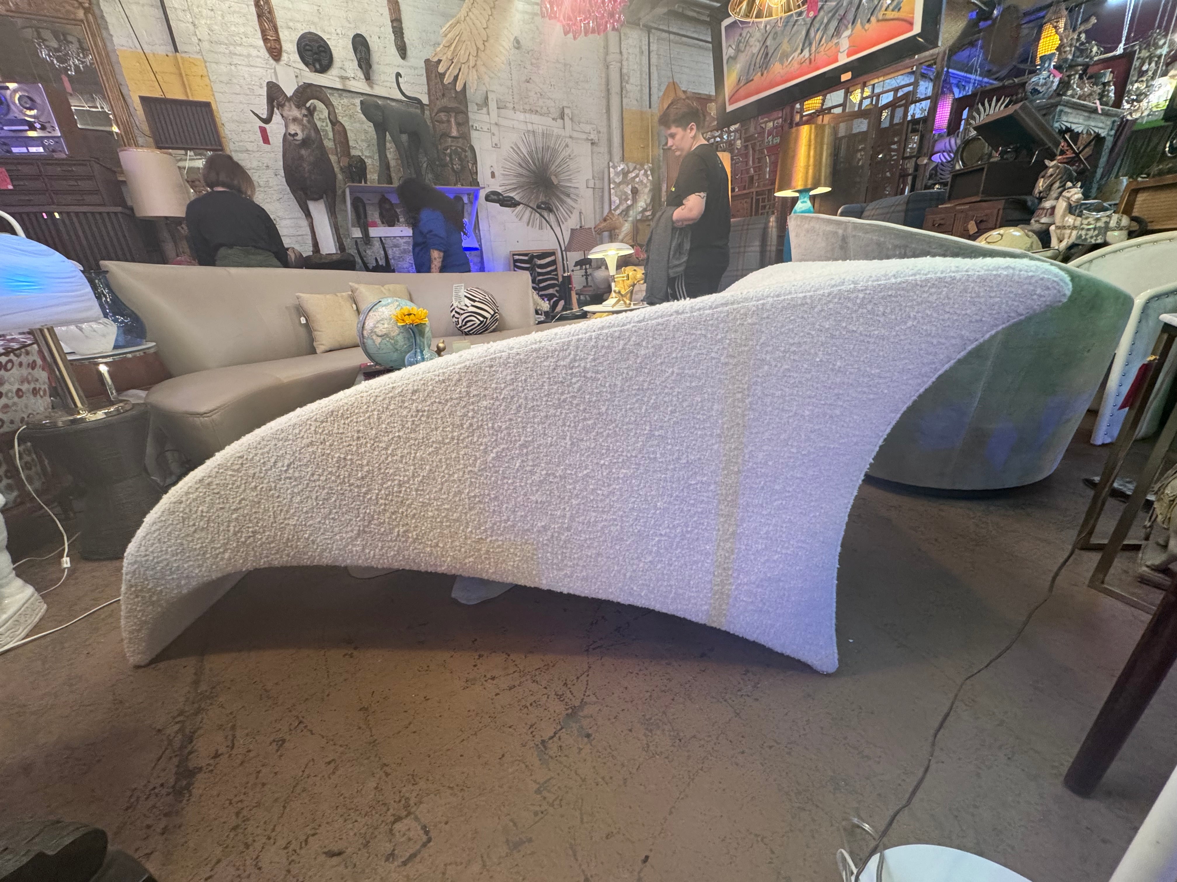 Vintage Postmodern Vladimir Kagan Marilyn Sculptural Chaise Lounge For Directional Newly Upholstered in Boucle