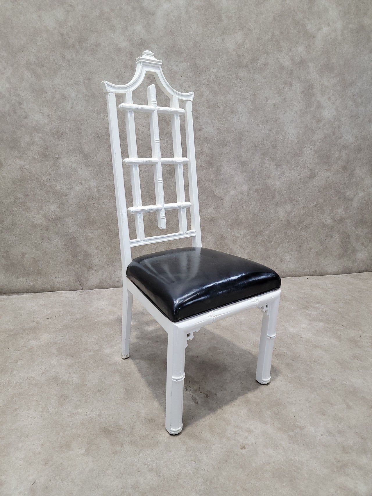 Vintage Hollywood Regency Chinese Pagoda Style White Lacquered with Leather Seat Chippendale Side Chair