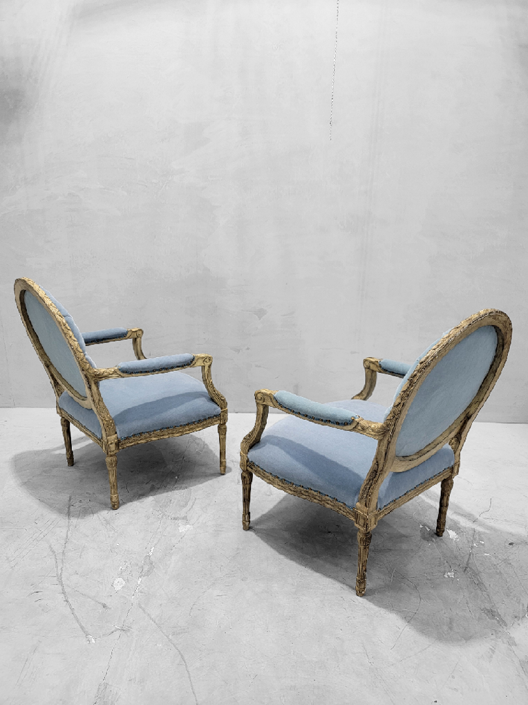 Vintage French Regency Style Carved Tufted Medallion Back Fauteuil Armchairs by Henredon Newly Upholstered in Light Blue Mohair