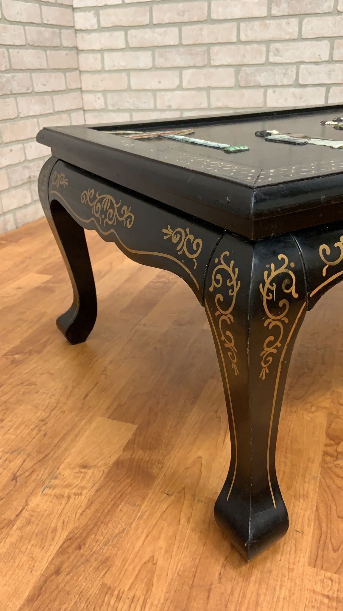 Vintage Mid Century Modern Black Lacquer Chinoiserie Coffee Table with Mother Of Pearl Inlays