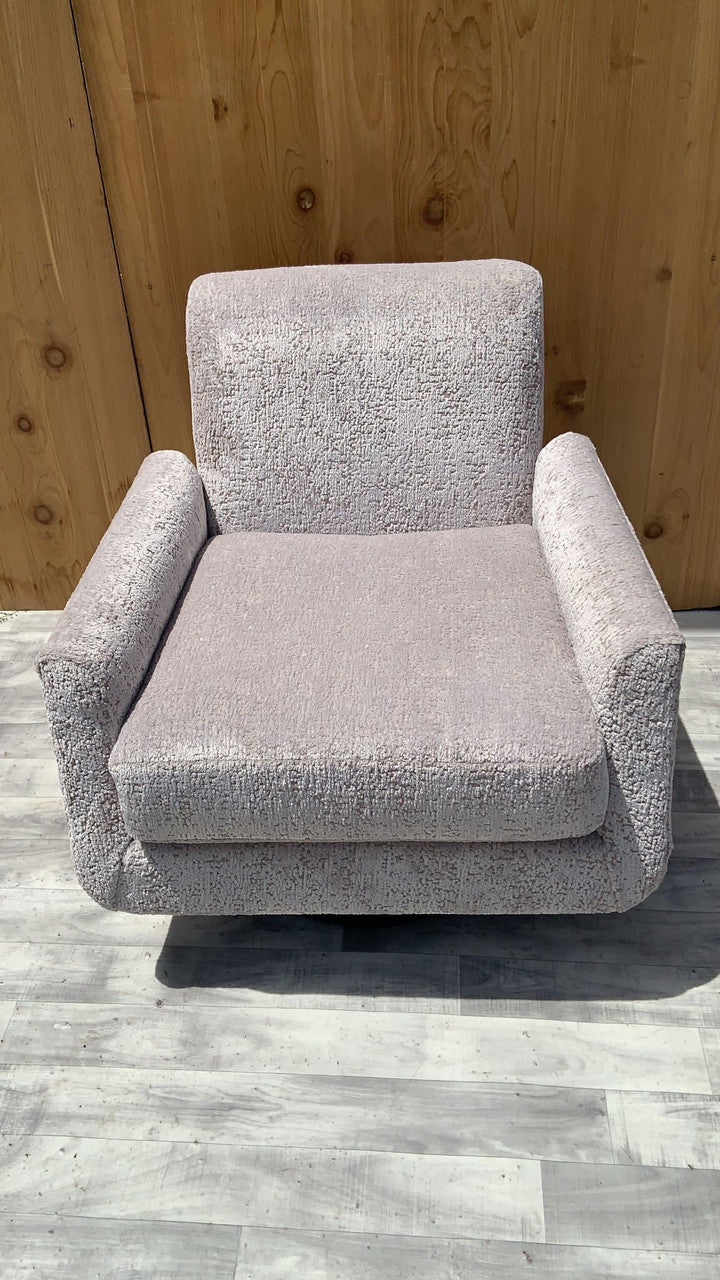 Mid Century Modern Swivel Lounge Chair Newly Upholstered in a Ivory Chenille