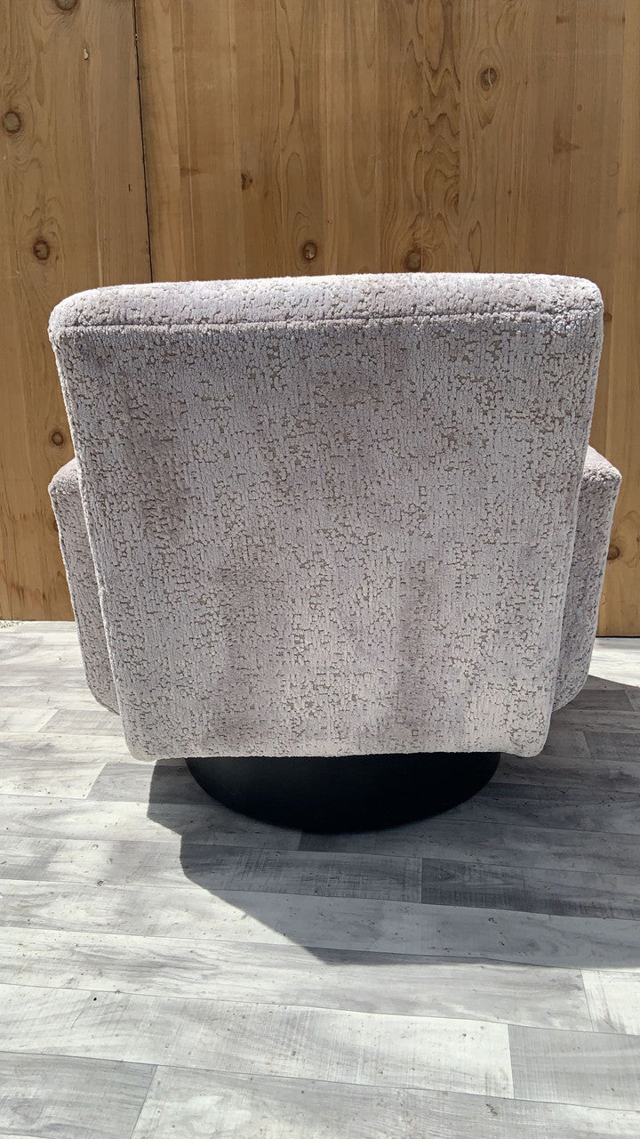 Mid Century Modern Swivel Lounge Chair Newly Upholstered in a Ivory Chenille