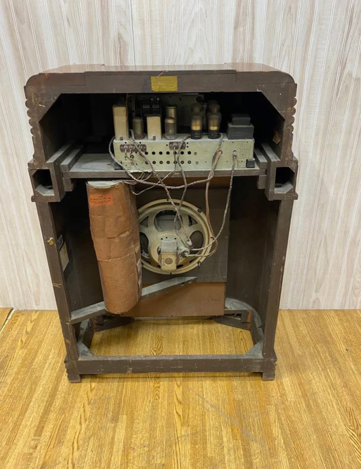 Antique Philco 40-180 Console Floor Radio